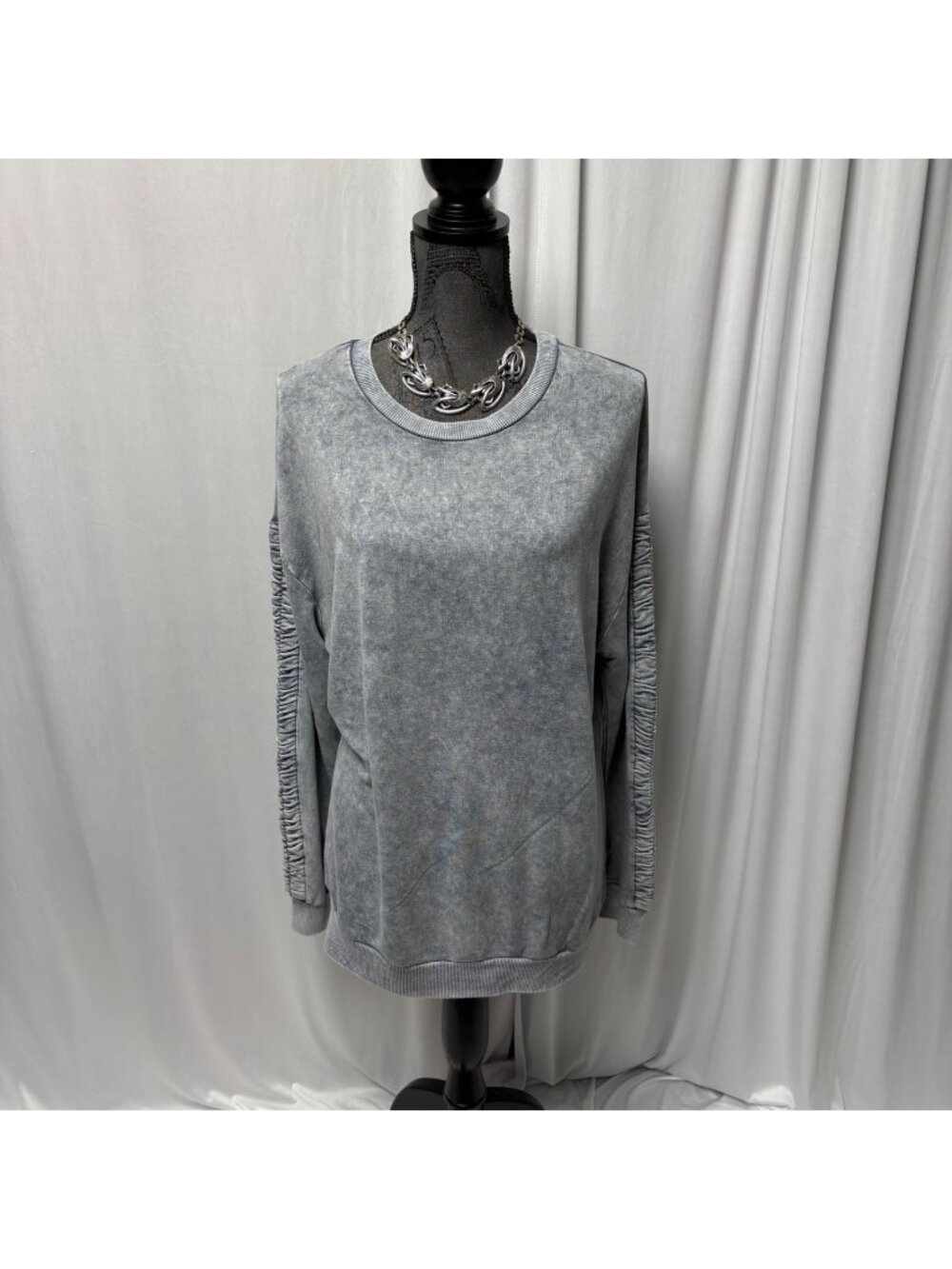 A & I Pullover Sweatshirt Womens Size Large Gray Ruched Sleeves Soft Casual